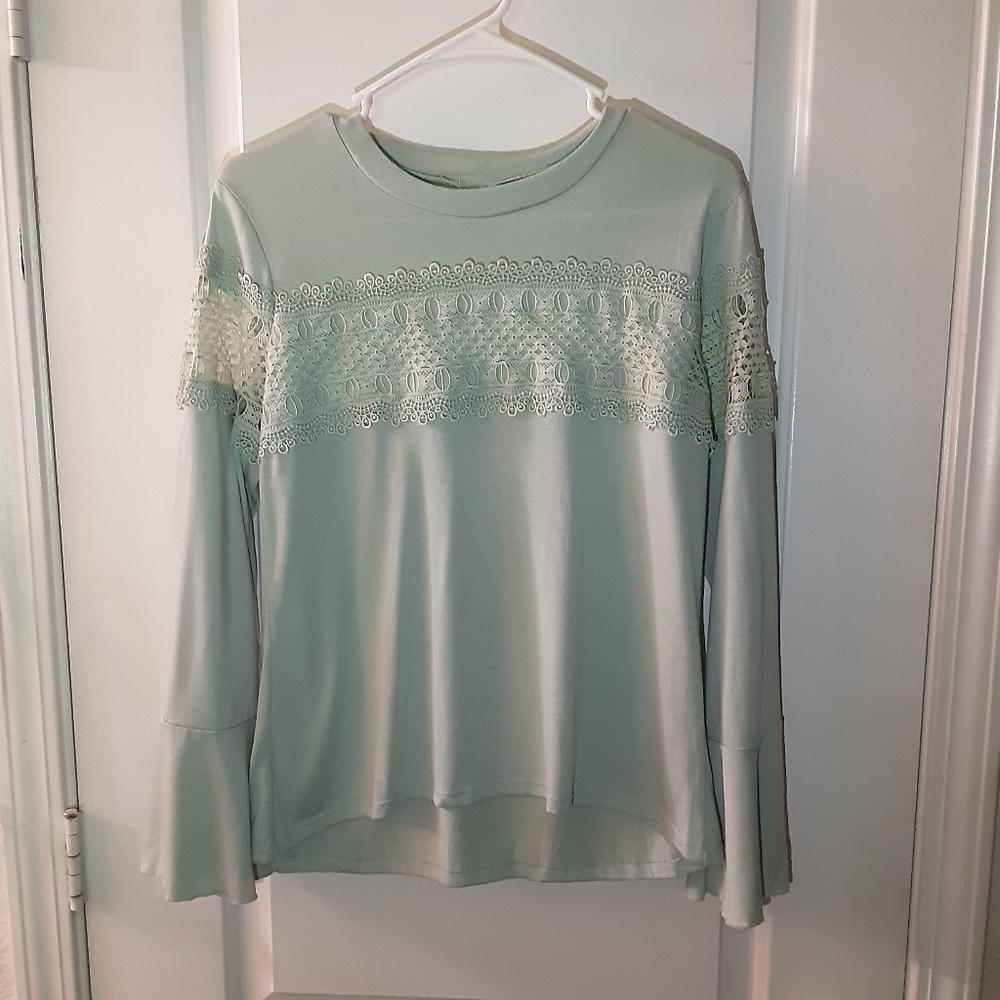 Arizona long flared sleeved Sage top with embroidering size 20 and 1/2